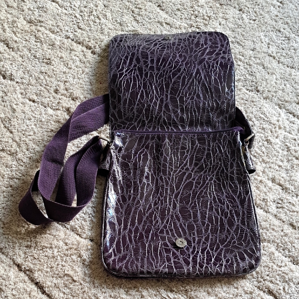 Elegant Purple Crossbody Bag - Picture 2 of 5